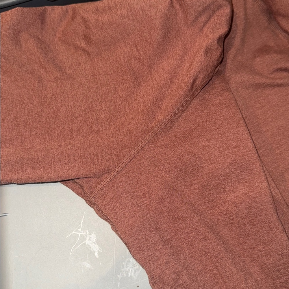 Vuori Women's Essential‎ Halo Crew Rust colorway shirt size XS. VW241 - Picture 8 of 9